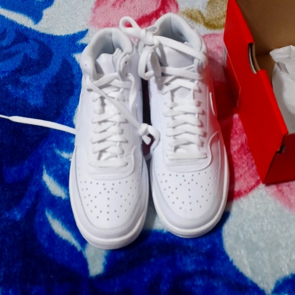 NWOT In Box Nike Court Vision Mid - Picture 3 of 4